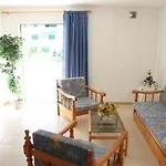 Alondras Park Отель